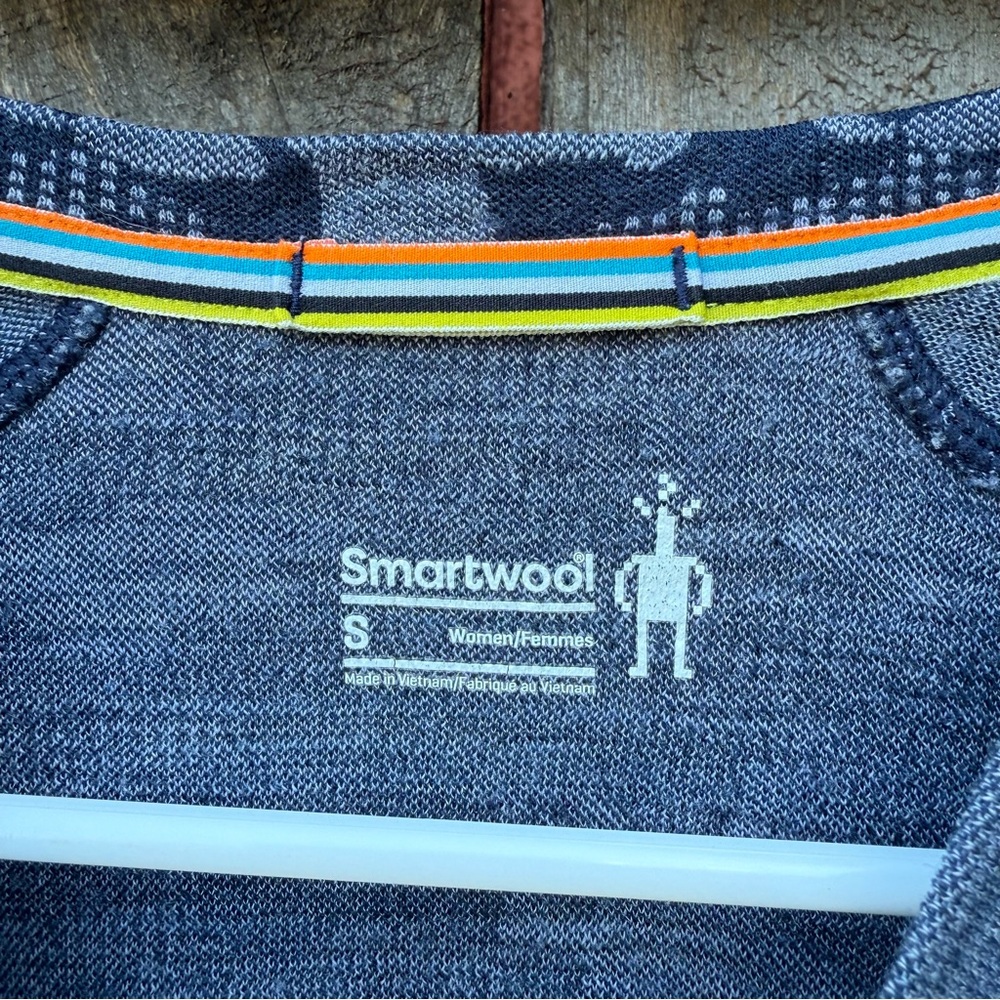 Women’s Small Smartwool Merino 250 Blue Camo Long Sleeve Base Layer - Picture 3 of 3